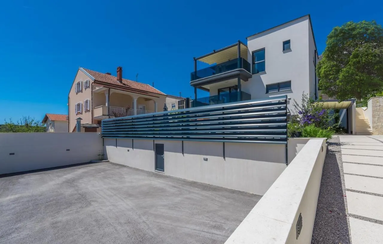 Гостевой дом Modern Apartments With Shared Pool Near The Sea Пула