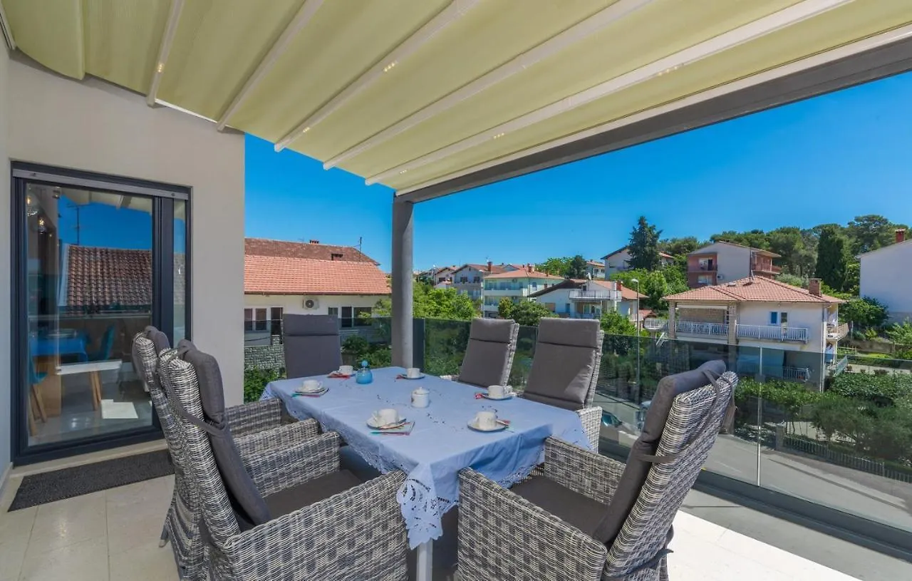 Gostinjska kuća Modern Apartments With Shared Pool Near The Sea Croatia