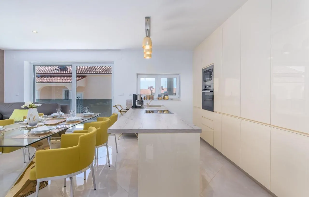 Гостевой дом Modern Apartments With Shared Pool Near The Sea Пула Хорватия