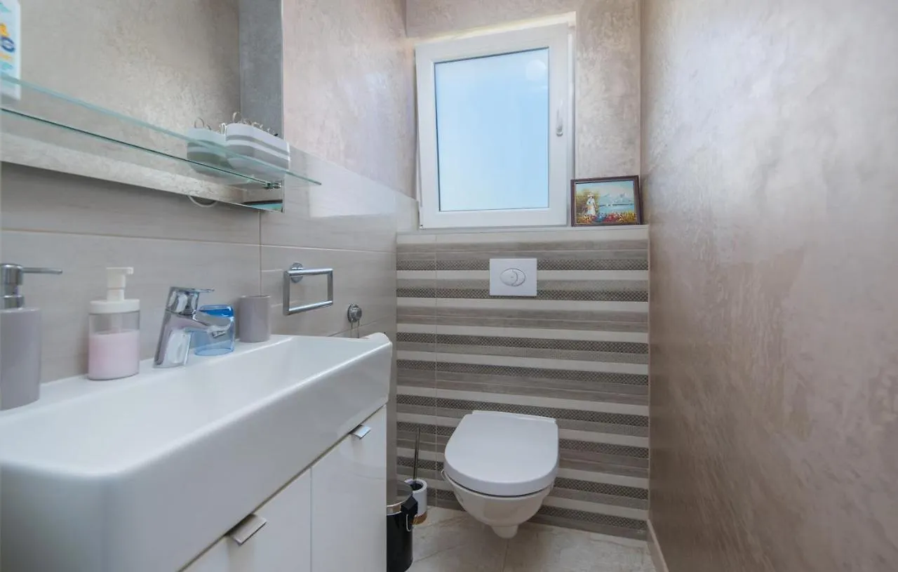 Modern Apartments With Shared Pool Near The Sea Пула 0*,