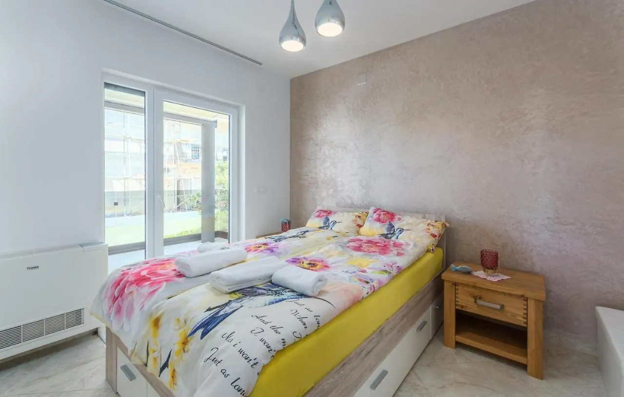 Modern Apartments With Shared Pool Near The Sea Пула 0*,
