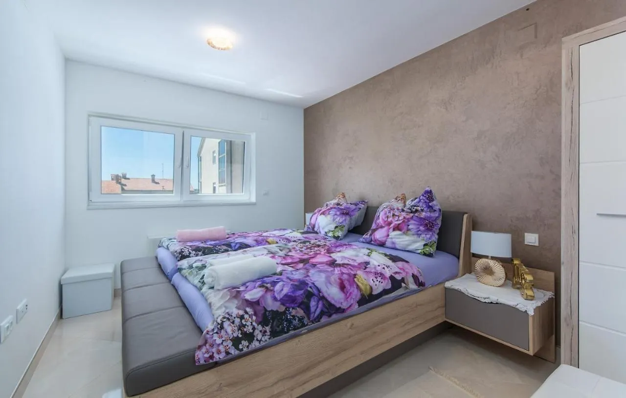 Гостевой дом Modern Apartments With Shared Pool Near The Sea Пула