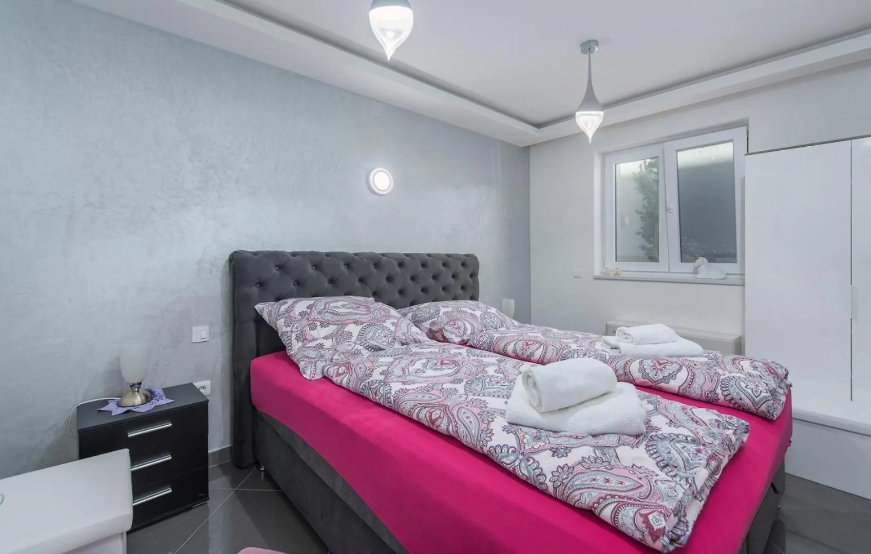 Гостевой дом Modern Apartments With Shared Pool Near The Sea Пула