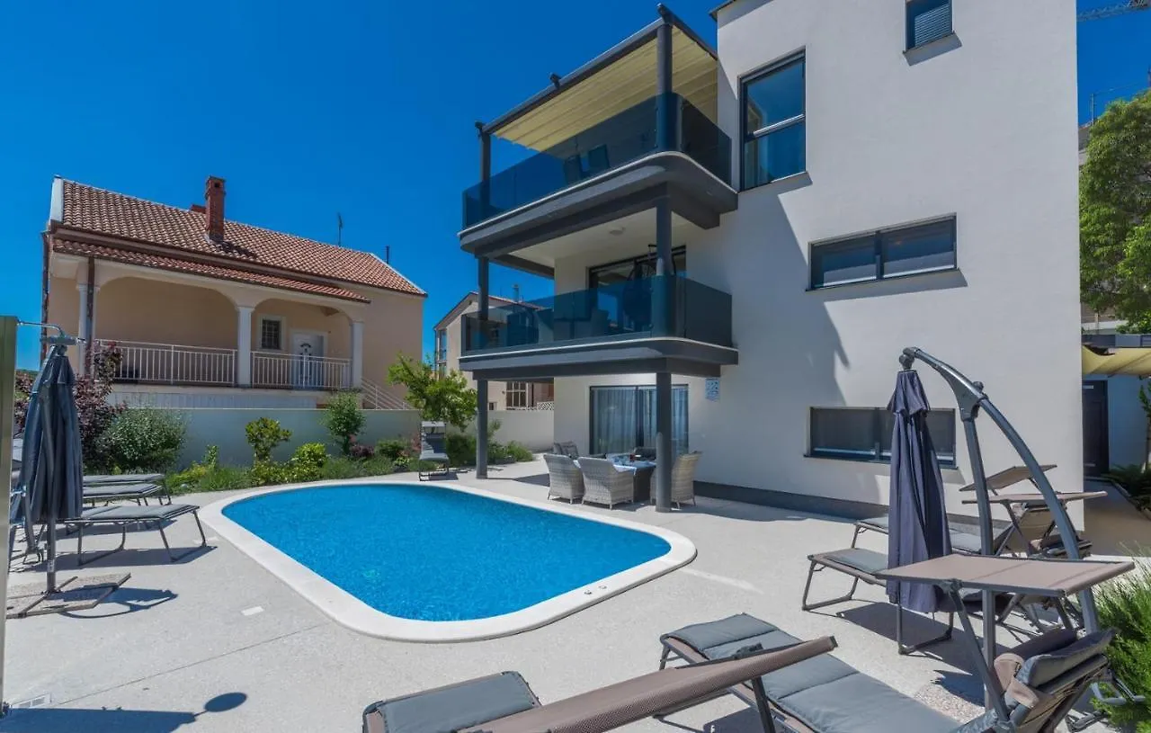 Modern Apartments With Shared Pool Near The Sea Pula 0*,