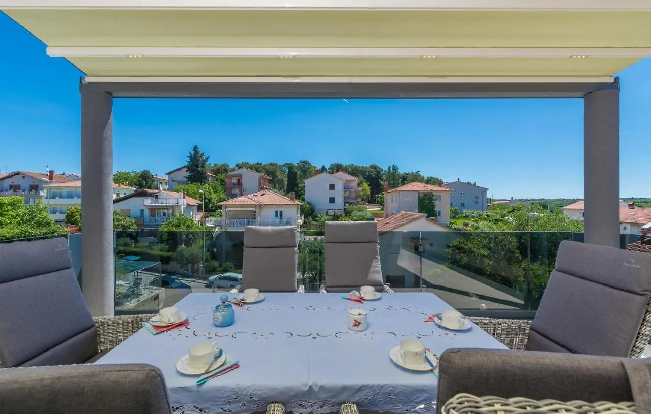 Modern Apartments With Shared Pool Near The Sea Pula