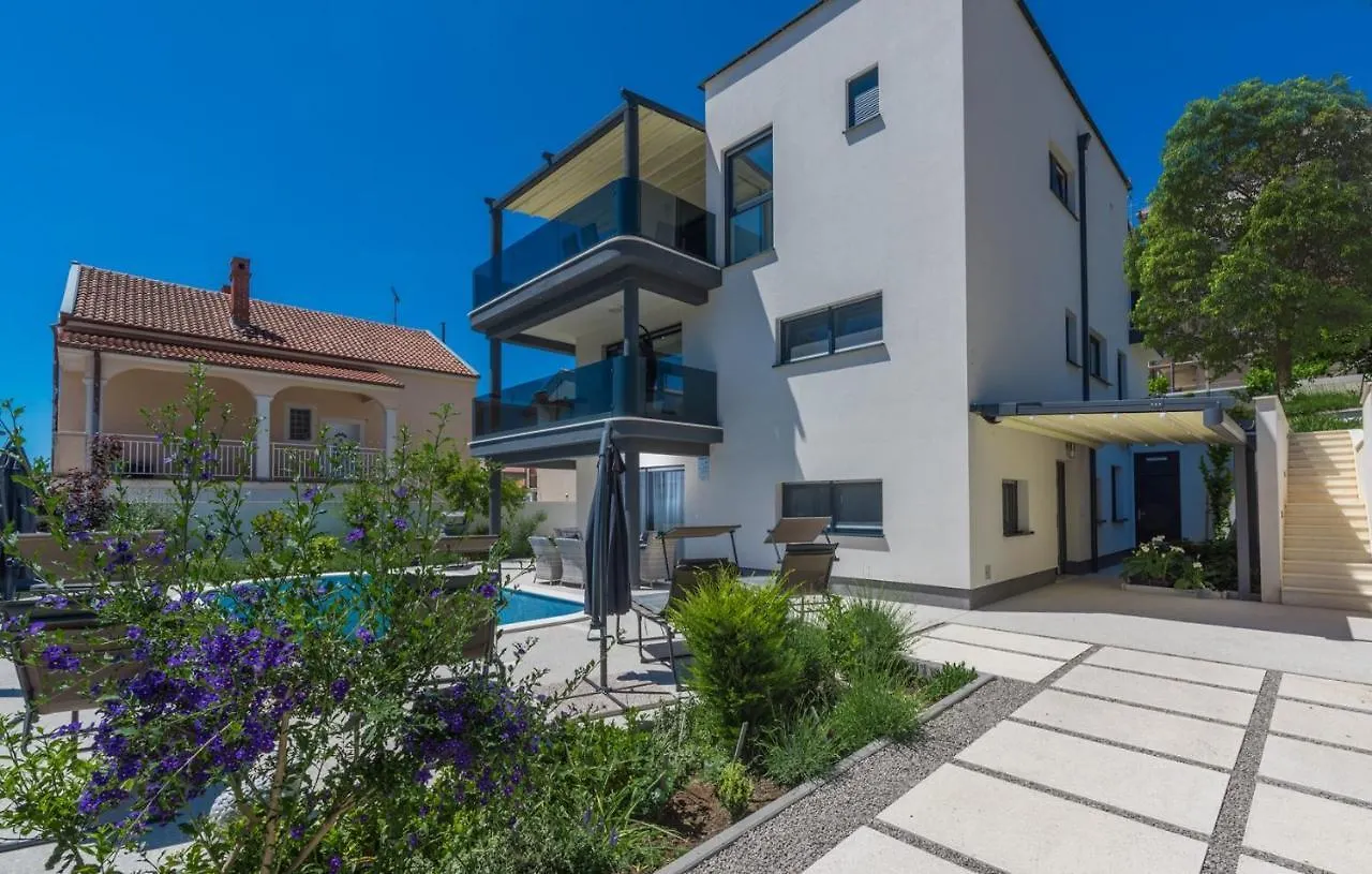 Modern Apartments With Shared Pool Near The Sea Pula Guest house
