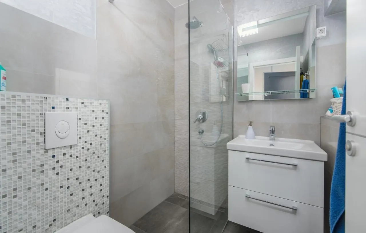Guest house Modern Apartments With Shared Pool Near The Sea Pula